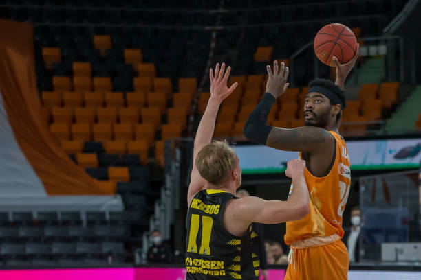 巴坎布在中 巴坎布在中